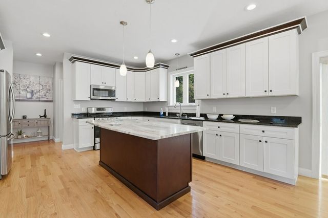 60 Foxboro Rd, Wrentham, MA 02093