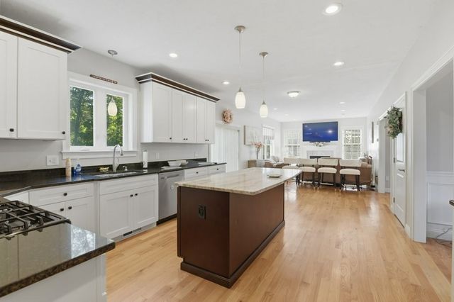 60 Foxboro Rd, Wrentham, MA 02093
