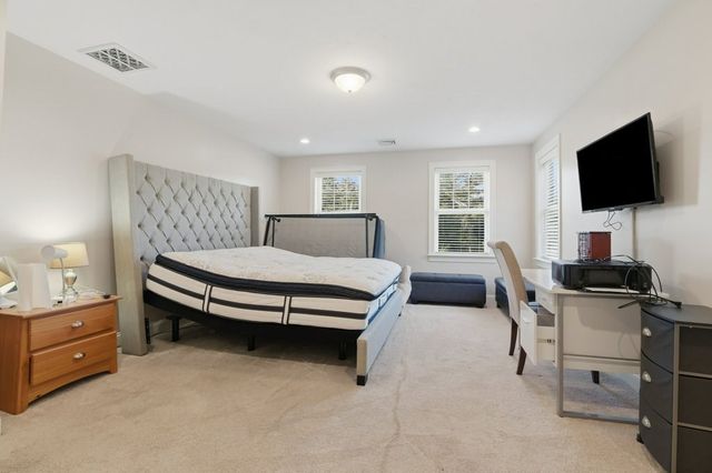 60 Foxboro Rd, Wrentham, MA 02093