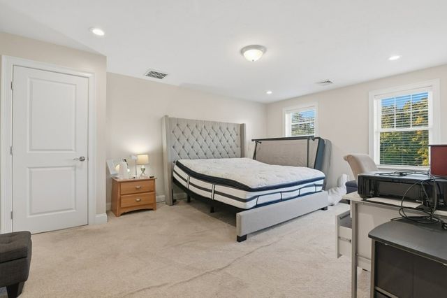 60 Foxboro Rd, Wrentham, MA 02093