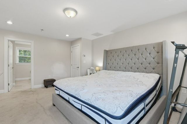 60 Foxboro Rd, Wrentham, MA 02093