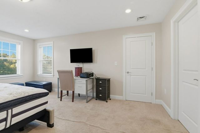 60 Foxboro Rd, Wrentham, MA 02093