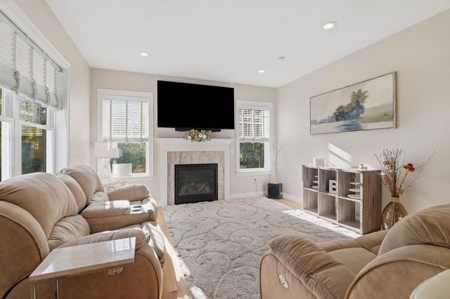 60 Foxboro Rd, Wrentham, MA 02093
