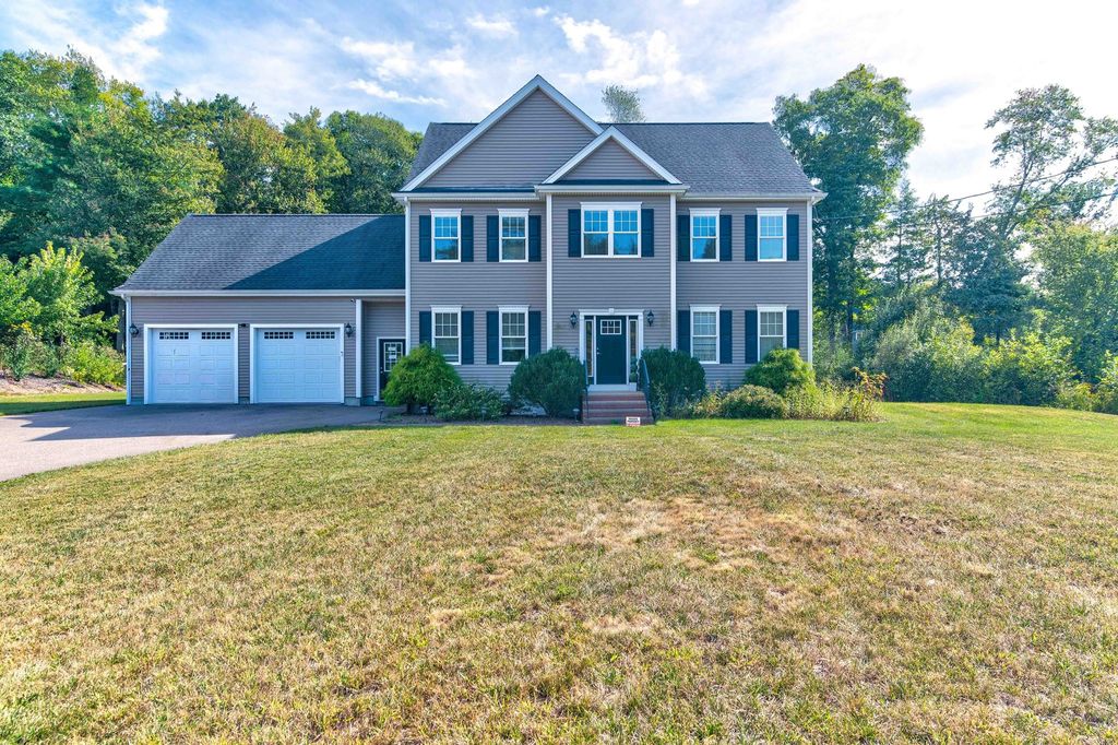60 Foxboro Rd, Wrentham, MA 02093