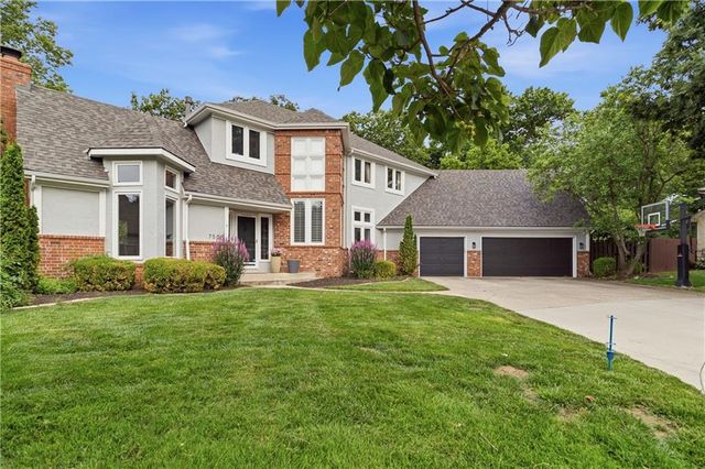 7505 El Monte Circle, Prairie Village, KS 66208