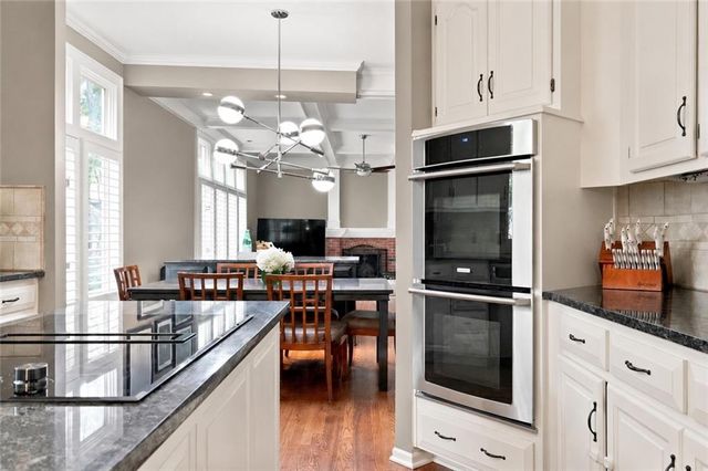 7505 El Monte Circle, Prairie Village, KS 66208