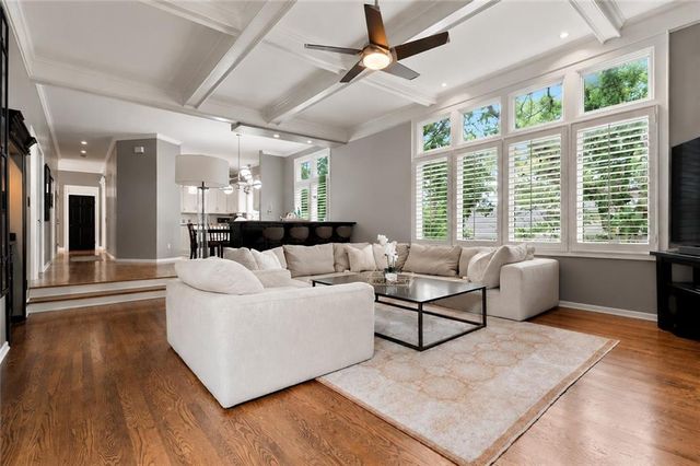 7505 El Monte Circle, Prairie Village, KS 66208