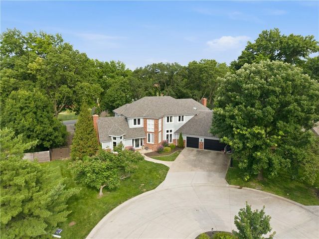 7505 El Monte Circle, Prairie Village, KS 66208