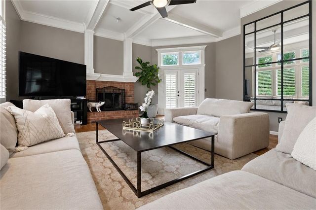 7505 El Monte Circle, Prairie Village, KS 66208