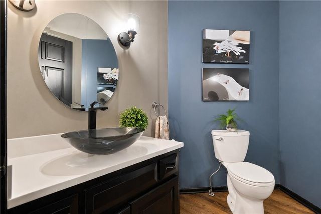 7505 El Monte Circle, Prairie Village, KS 66208