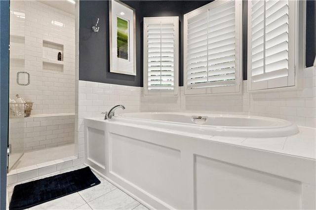 7505 El Monte Circle, Prairie Village, KS 66208