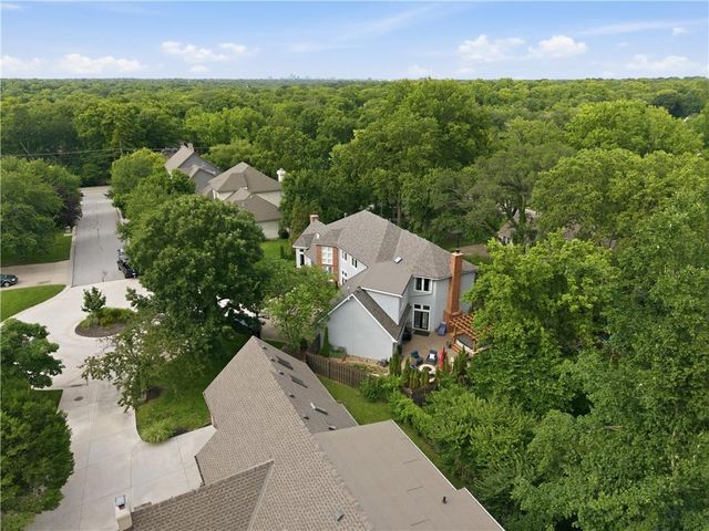 7505 El Monte Circle, Prairie Village, KS 66208