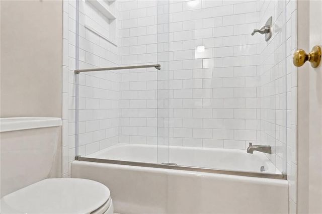 7505 El Monte Circle, Prairie Village, KS 66208
