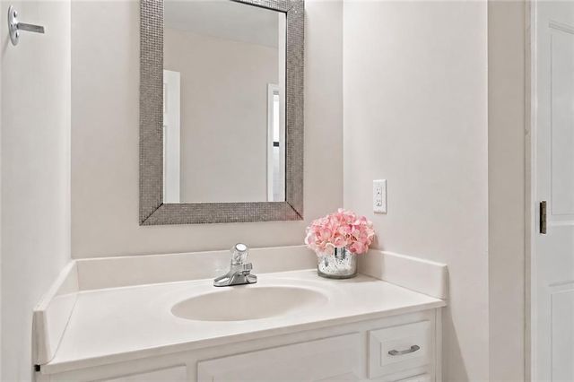 7505 El Monte Circle, Prairie Village, KS 66208