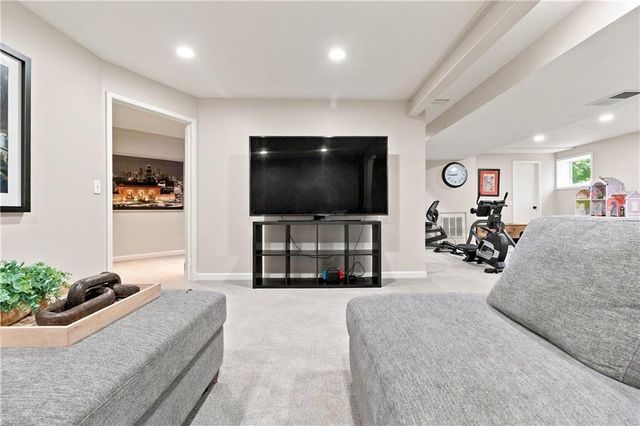 7505 El Monte Circle, Prairie Village, KS 66208