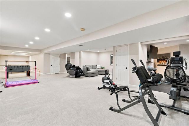 7505 El Monte Circle, Prairie Village, KS 66208