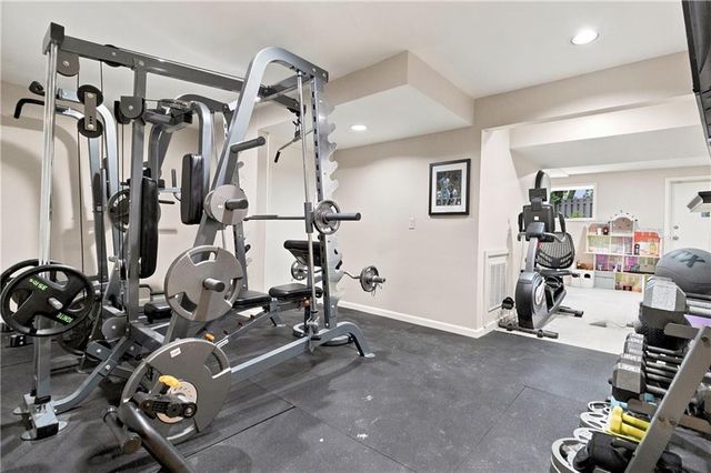 7505 El Monte Circle, Prairie Village, KS 66208