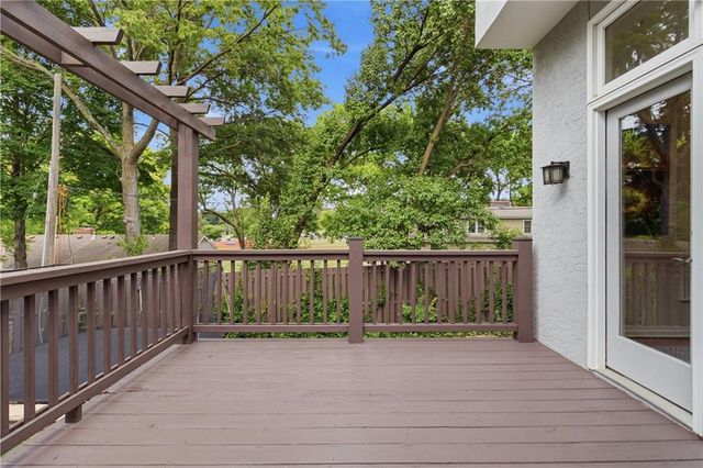 7505 El Monte Circle, Prairie Village, KS 66208