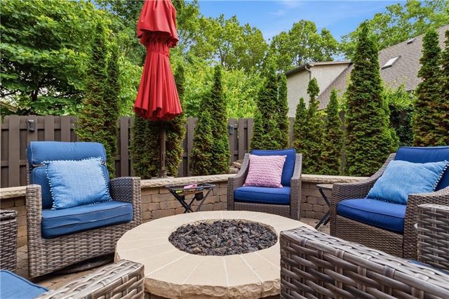 7505 El Monte Circle, Prairie Village, KS 66208