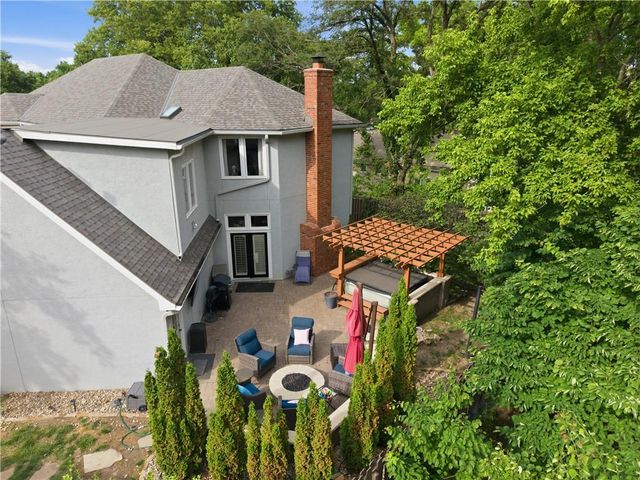 7505 El Monte Circle, Prairie Village, KS 66208