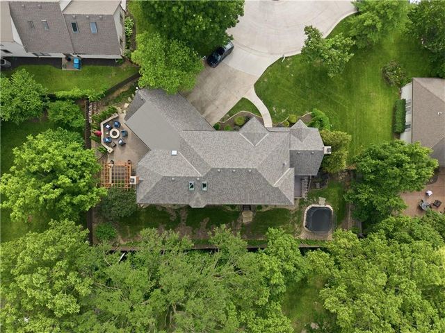 7505 El Monte Circle, Prairie Village, KS 66208