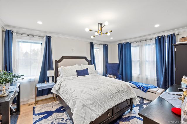 5 Dupont Court, Dix Hills, NY 11746