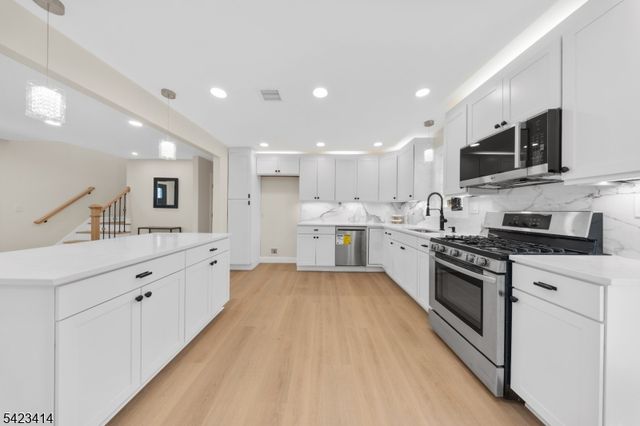 4 Melody Ln, West Milford Twp., NJ 07480