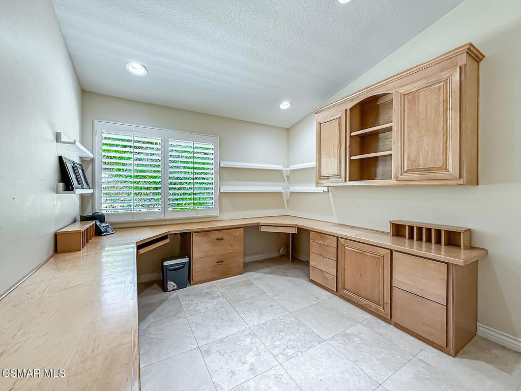 Image 13 of property listing at 2805 Queens Way, Thousand Oaks, CA 91362