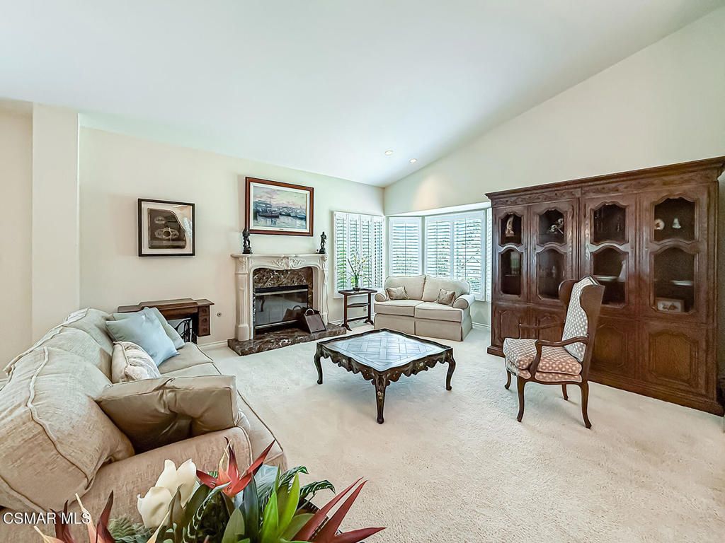 Image 3 of property listing at 2805 Queens Way, Thousand Oaks, CA 91362