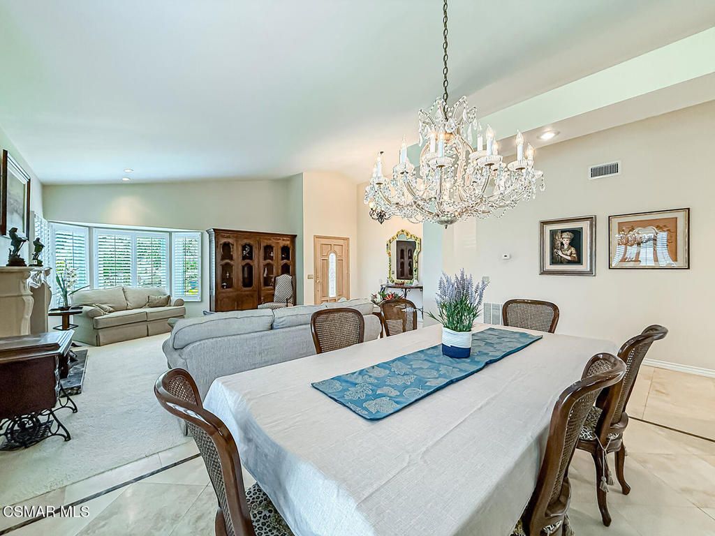 Image 4 of property listing at 2805 Queens Way, Thousand Oaks, CA 91362