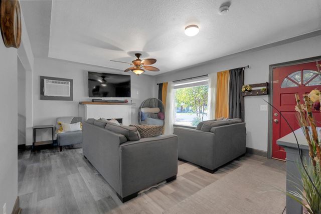 224 Parry Ave, Modesto, CA 95354