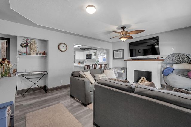 224 Parry Ave, Modesto, CA 95354