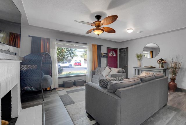 224 Parry Ave, Modesto, CA 95354