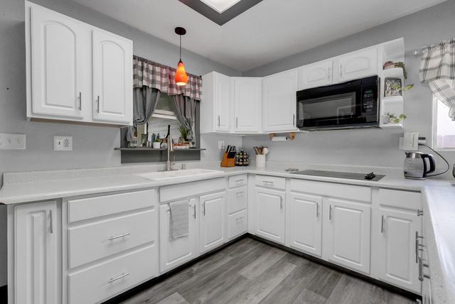 224 Parry Ave, Modesto, CA 95354