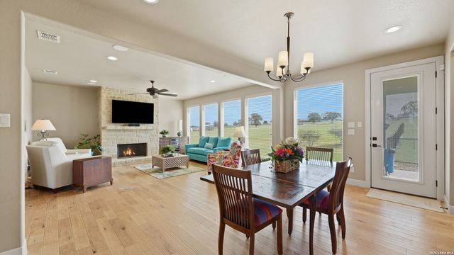 263 TRIPLE R DR, La Vernia, TX 78121