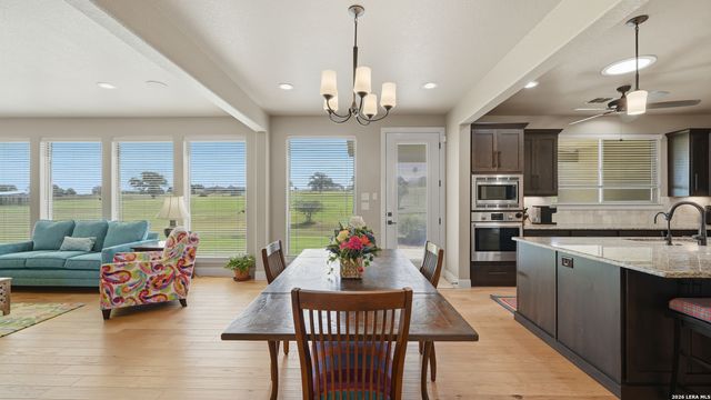 263 TRIPLE R DR, La Vernia, TX 78121