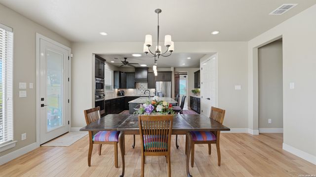 263 TRIPLE R DR, La Vernia, TX 78121