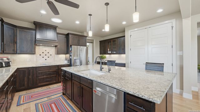 263 TRIPLE R DR, La Vernia, TX 78121