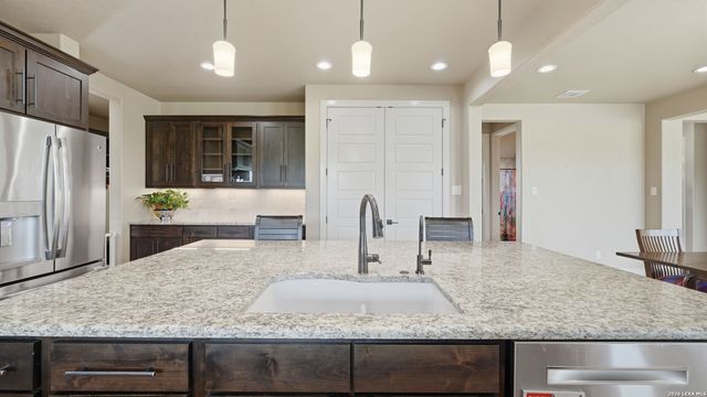 263 TRIPLE R DR, La Vernia, TX 78121