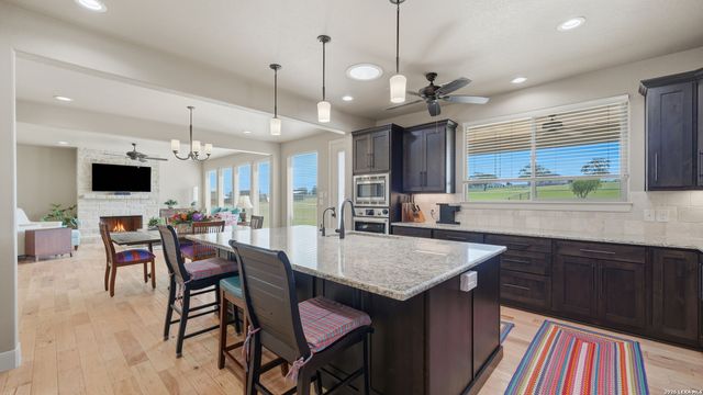 263 TRIPLE R DR, La Vernia, TX 78121