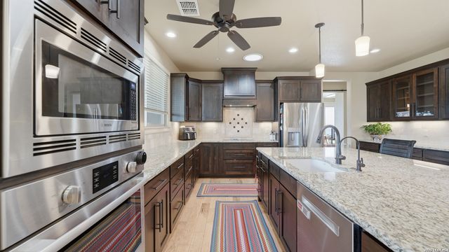 263 TRIPLE R DR, La Vernia, TX 78121