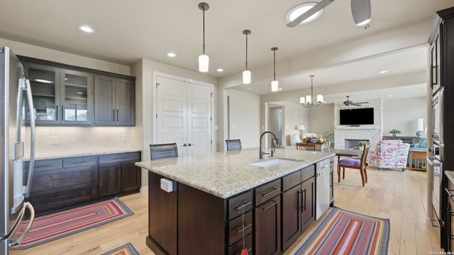 263 TRIPLE R DR, La Vernia, TX 78121