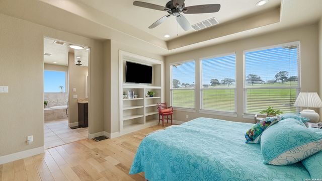 263 TRIPLE R DR, La Vernia, TX 78121