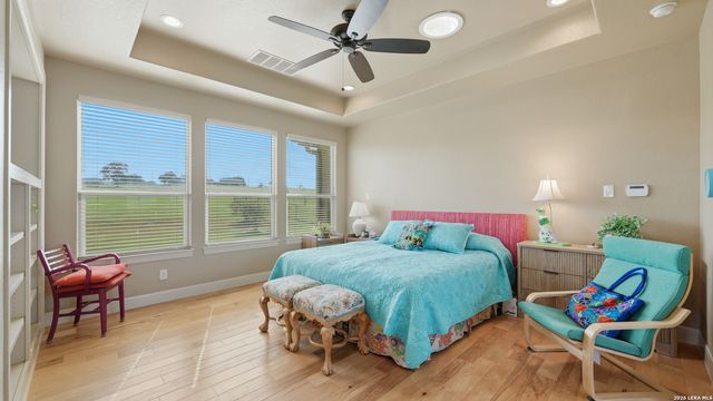 263 TRIPLE R DR, La Vernia, TX 78121