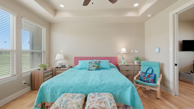 263 TRIPLE R DR, La Vernia, TX 78121