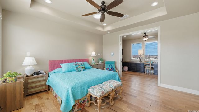263 TRIPLE R DR, La Vernia, TX 78121