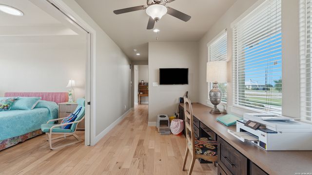 263 TRIPLE R DR, La Vernia, TX 78121