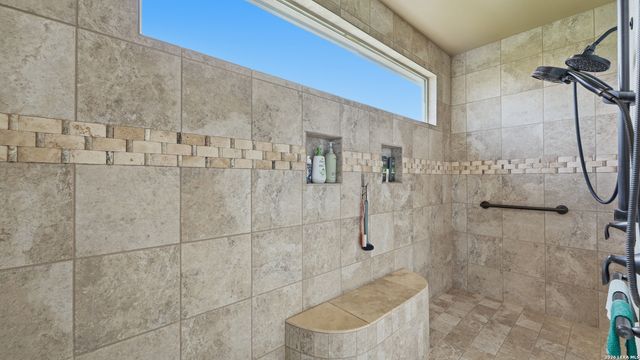 263 TRIPLE R DR, La Vernia, TX 78121