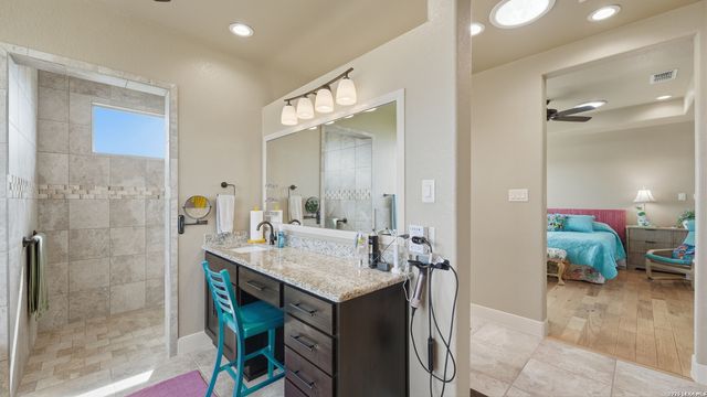 263 TRIPLE R DR, La Vernia, TX 78121