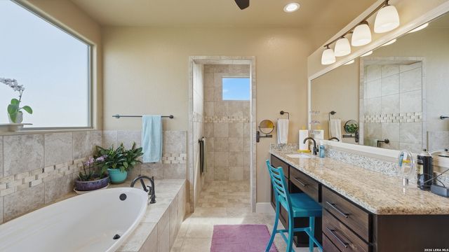 263 TRIPLE R DR, La Vernia, TX 78121